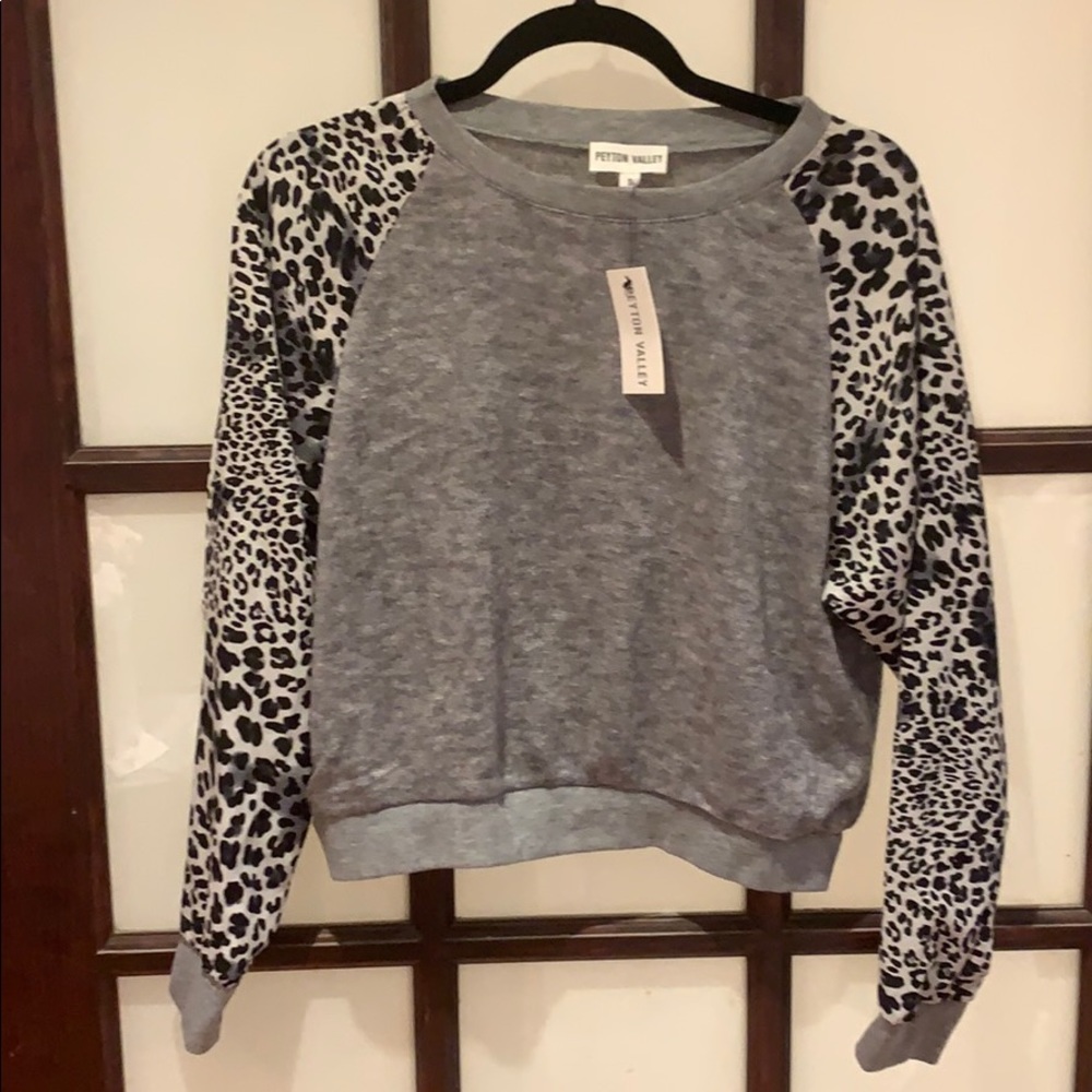 Peyton valley sz small NwT cheetah sweater